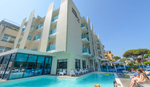 media.piscina-hotel-giulietta-riccione